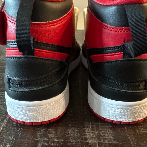 Air Jordan 1 Hi FlyEase 'Fire Red' - Picture 3 of 6
